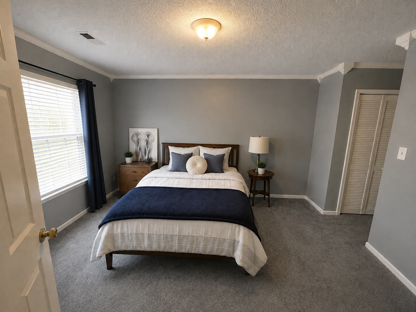 THE BACKYARD, 3BR Townhome + Loft + Location! – photo 3