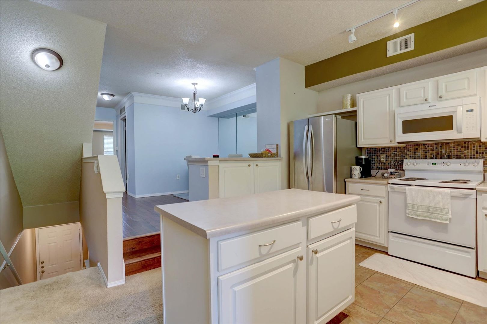 Beautiful 2bed/2bath/1car garage in Louisville! – photo 5