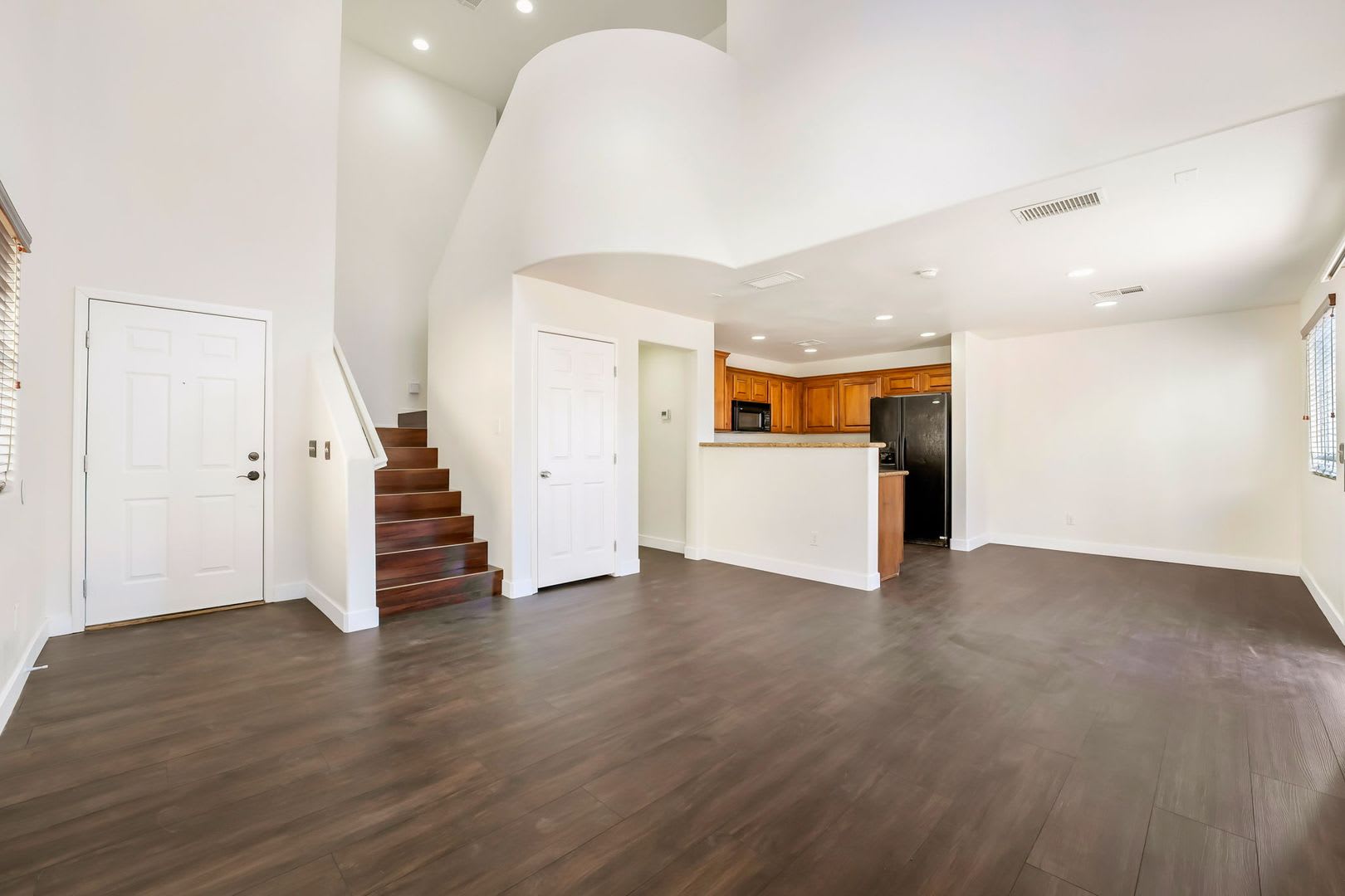 Spacious Two Story With Modern Comforts – photo 4