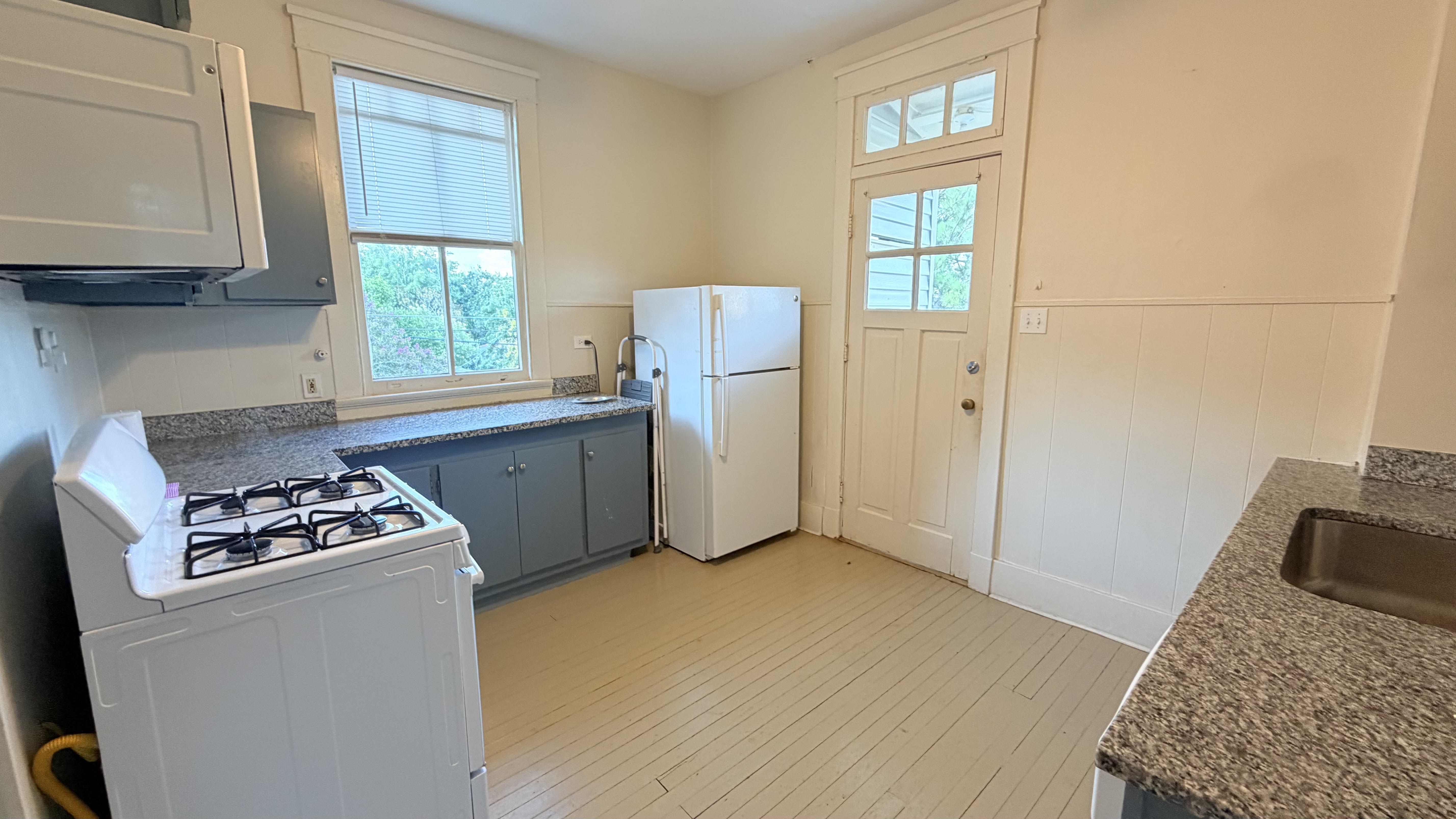 2037 Joseph St – photo 3