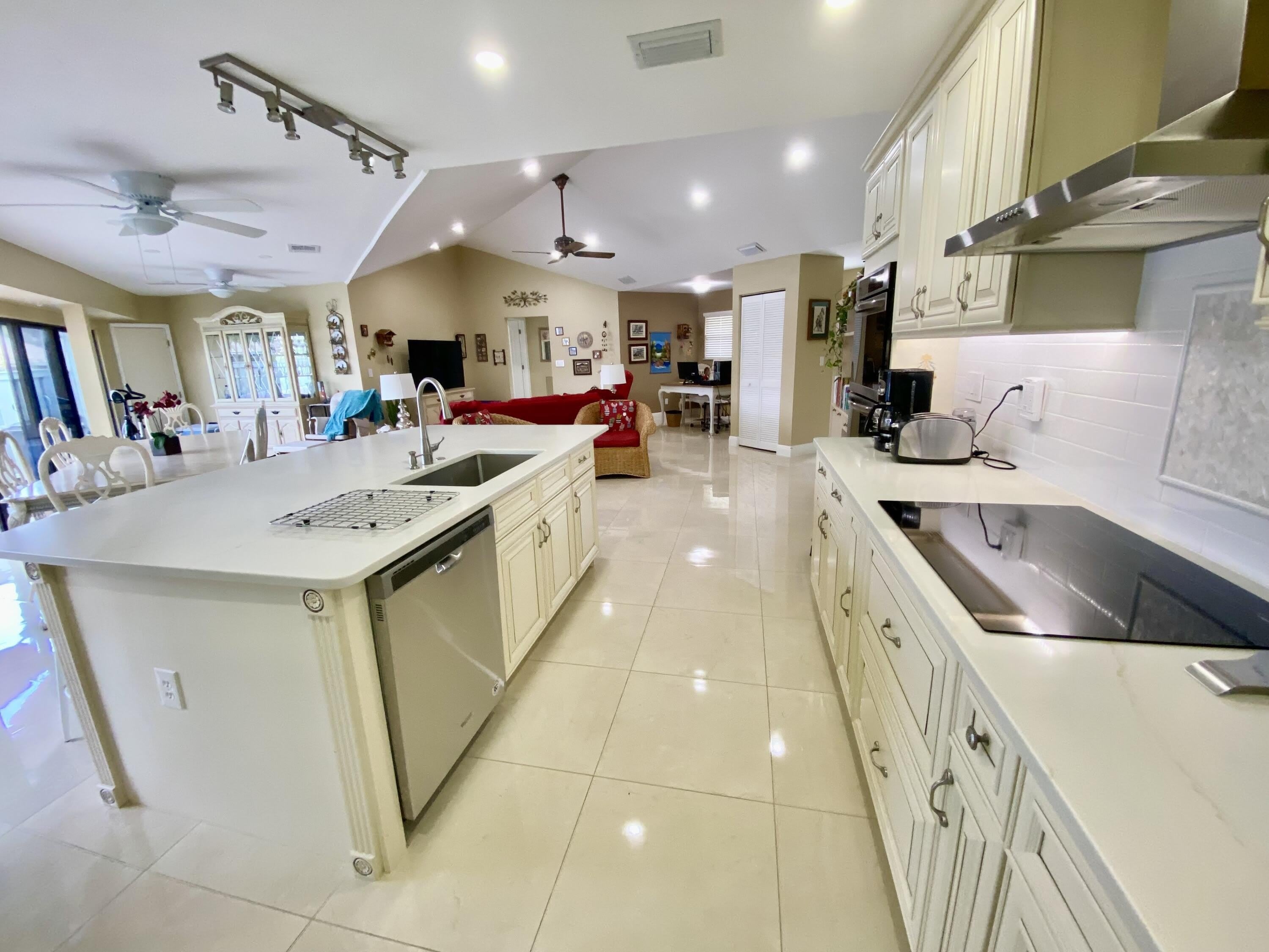 1127 E Seminole Avenue – photo 4