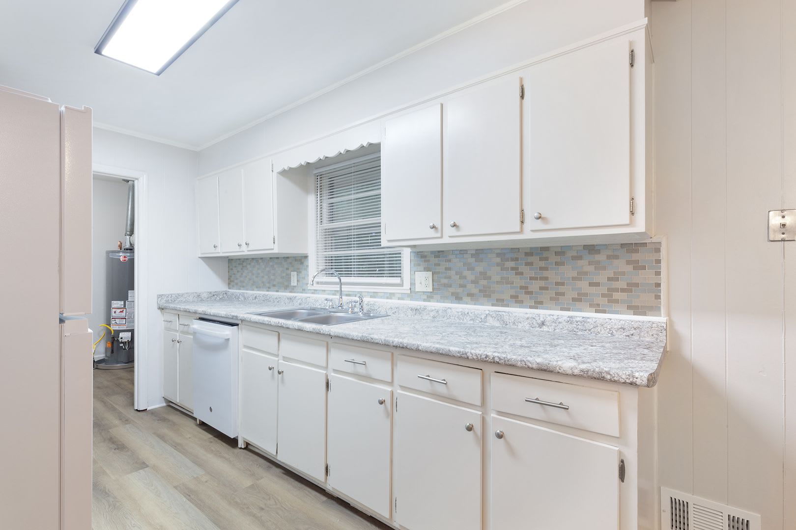 Newly Renovated 3bd/2ba Home w/ Sunroom and Large Backyard in Great Location! – photo 3