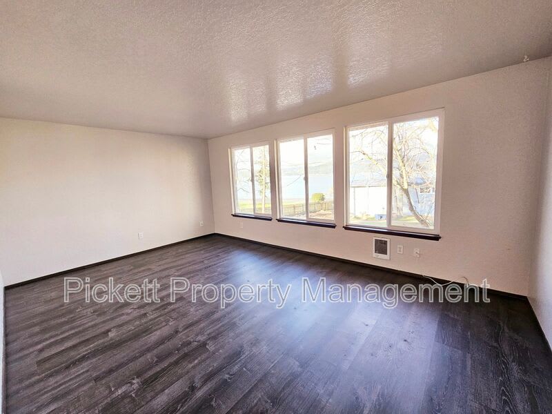 4619 Beach Dr E – photo 5