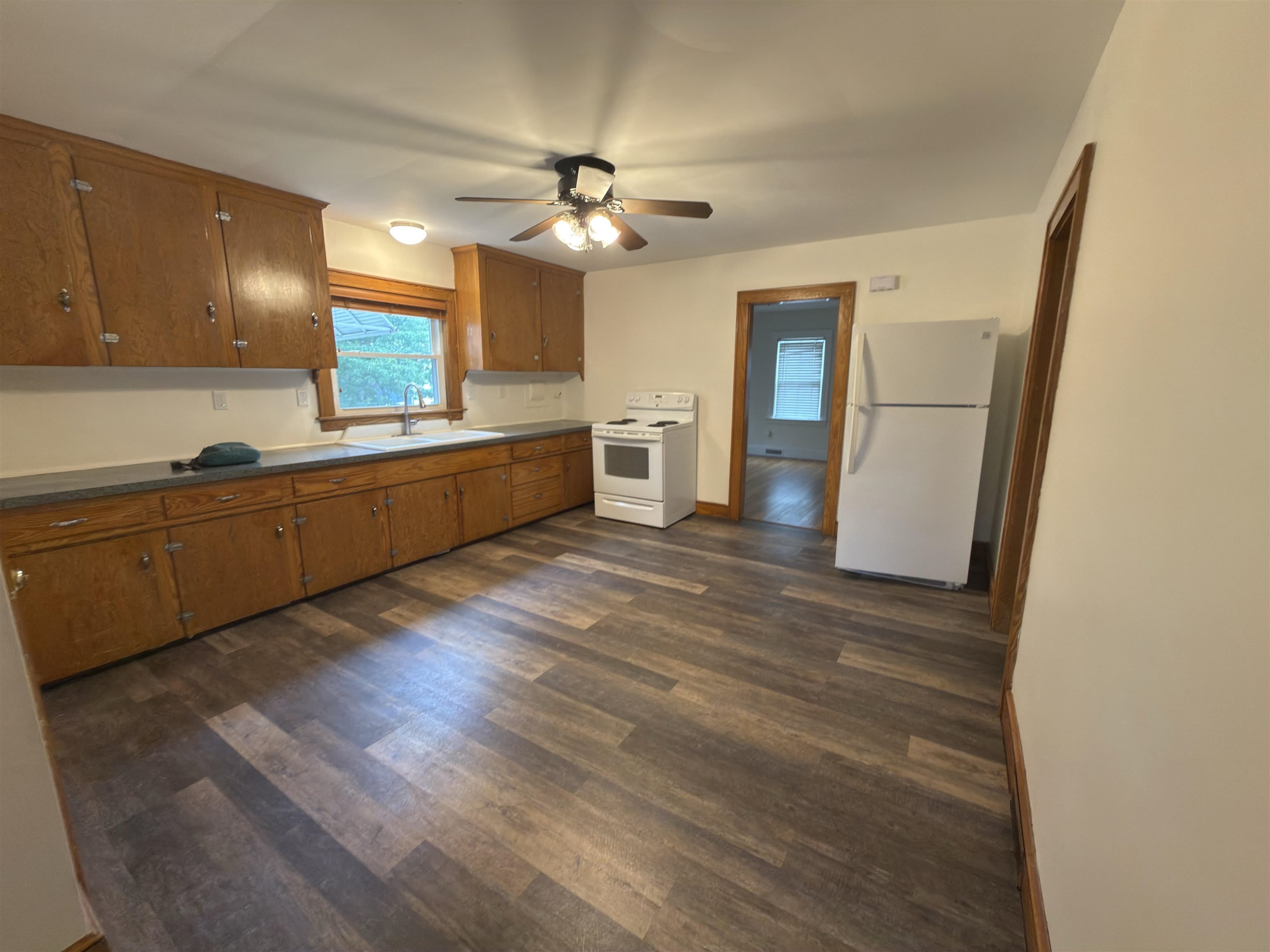 573 Spruce Street – photo 3