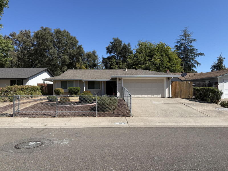 5620 Greenacres Way – photo 1