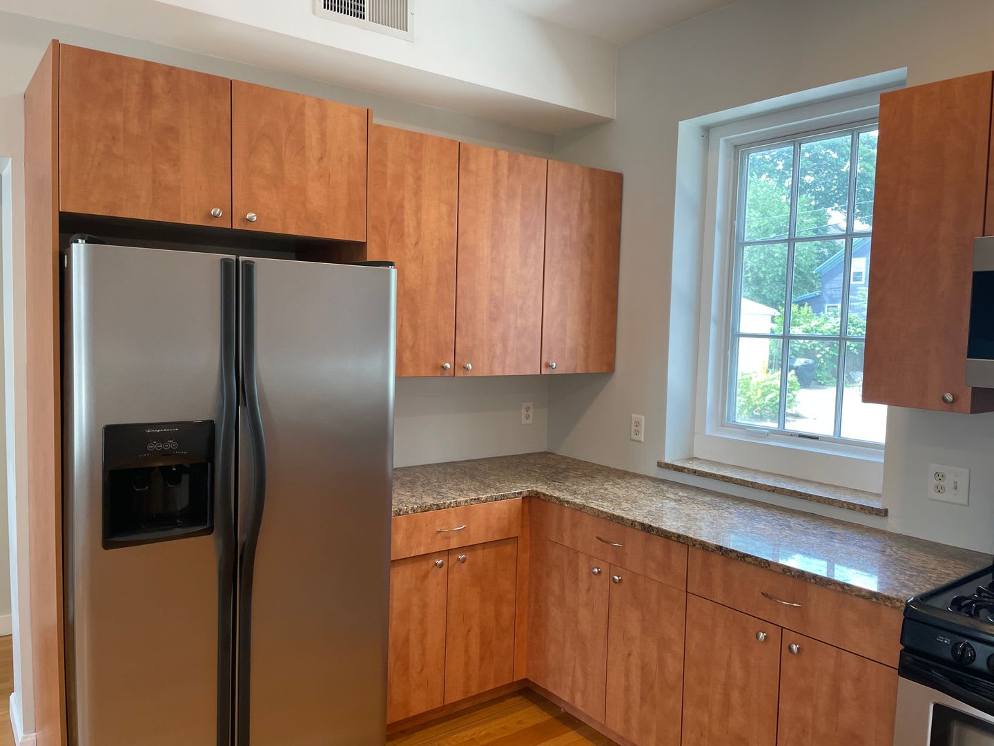 Newly Renovated Townhouse Style Condo for Rent in Providence! – photo 4