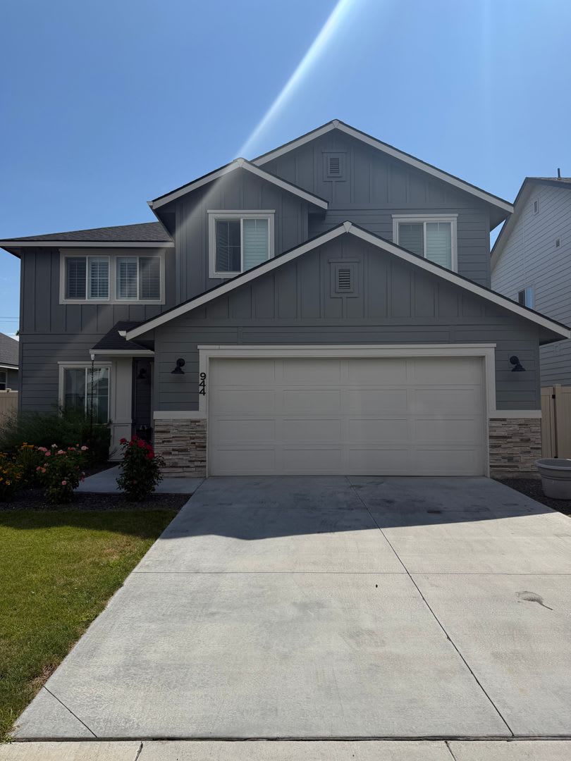 Newer 4 Bedroom Home Office In A Prime Commuter Location – photo 1