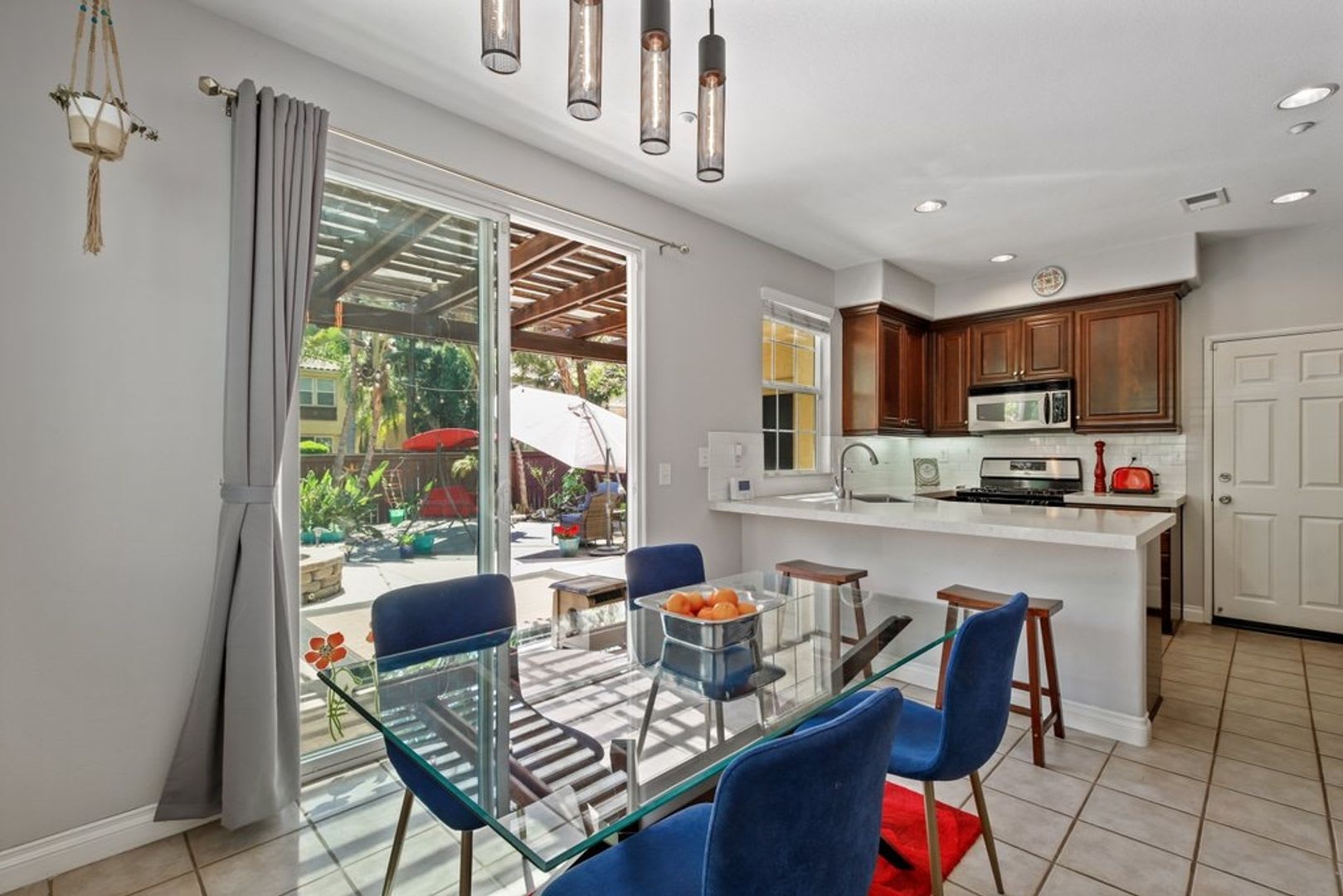 3 Bed 2.5 Bath in Crescent Court Community. – photo 5