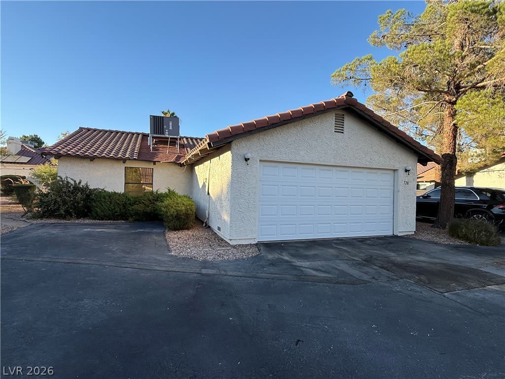 720 Sea Pines Lane – photo 2