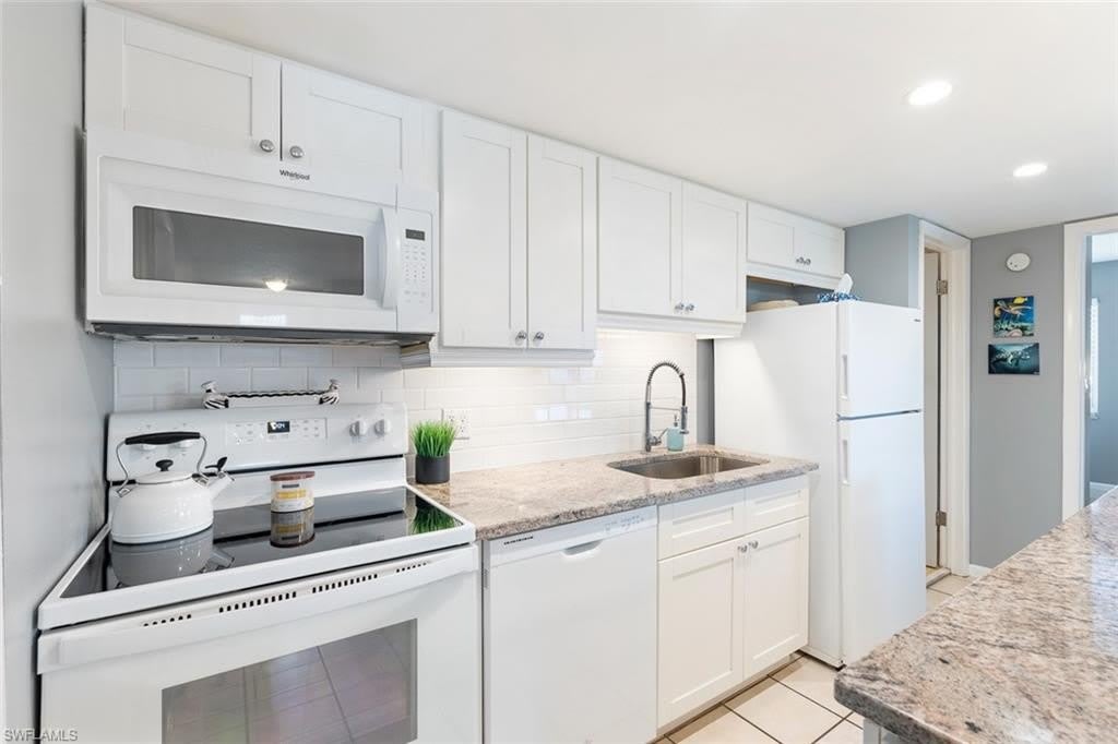 240 Palm Dr – photo 2