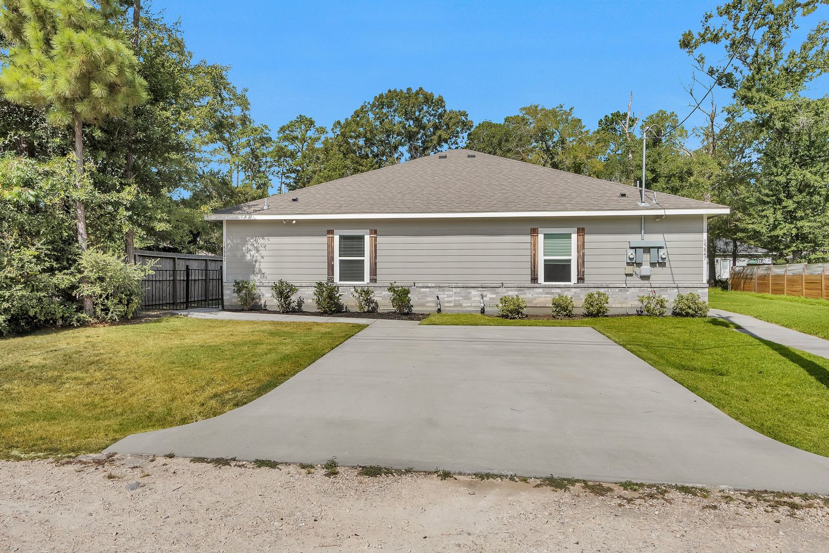 15841 Beechnut Dr – photo 1