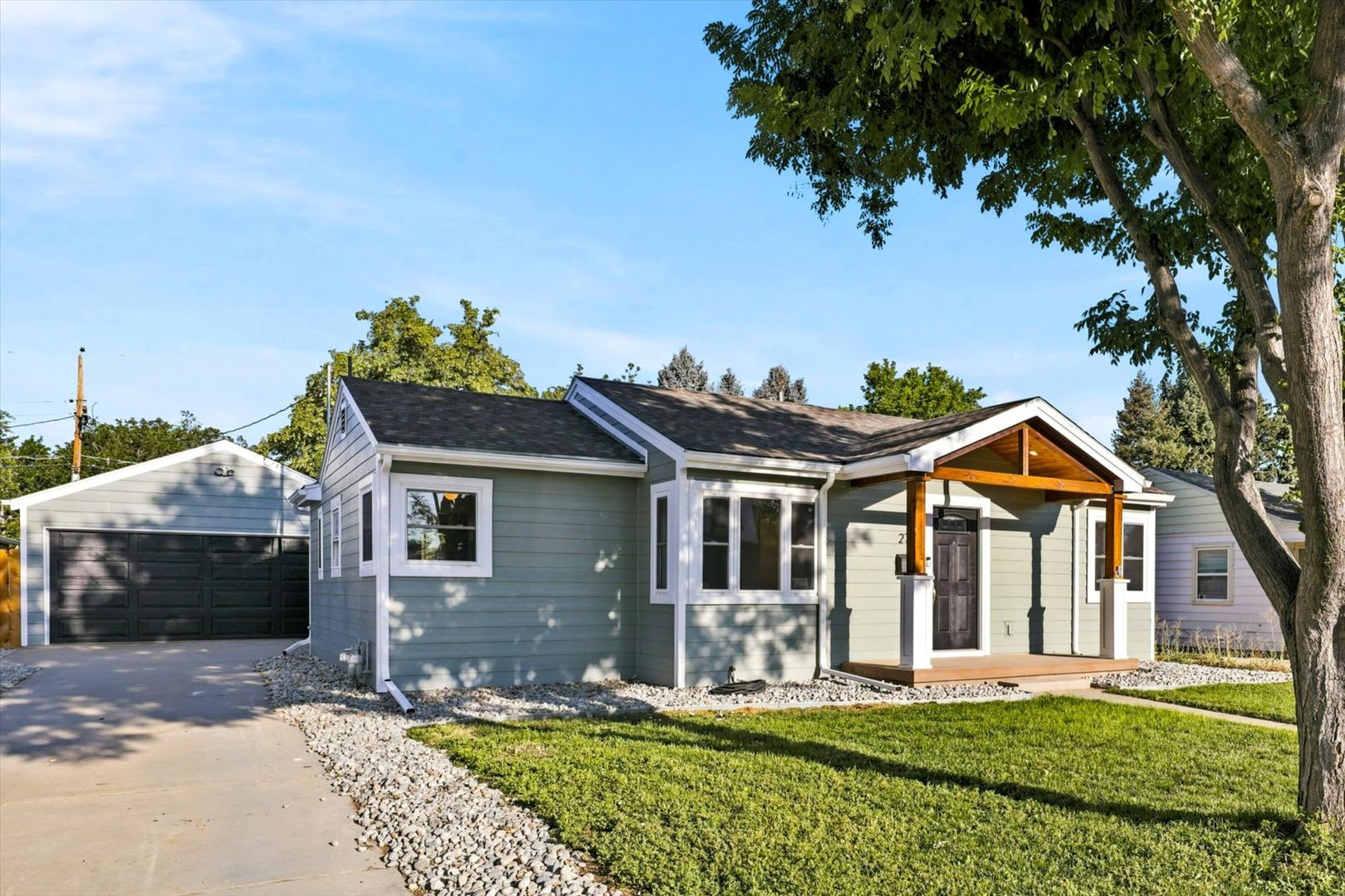 Gorgeous Remodeled 2 Bedroom 2 Bathroom Home – photo 5