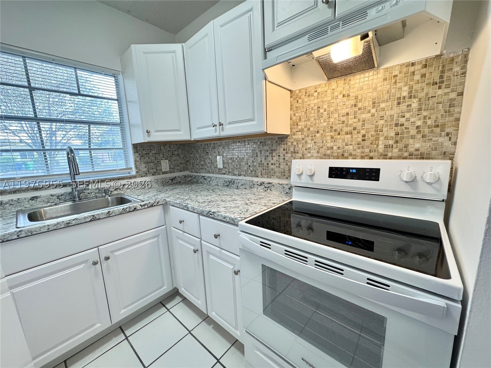 4140 Woodside Dr – photo 2