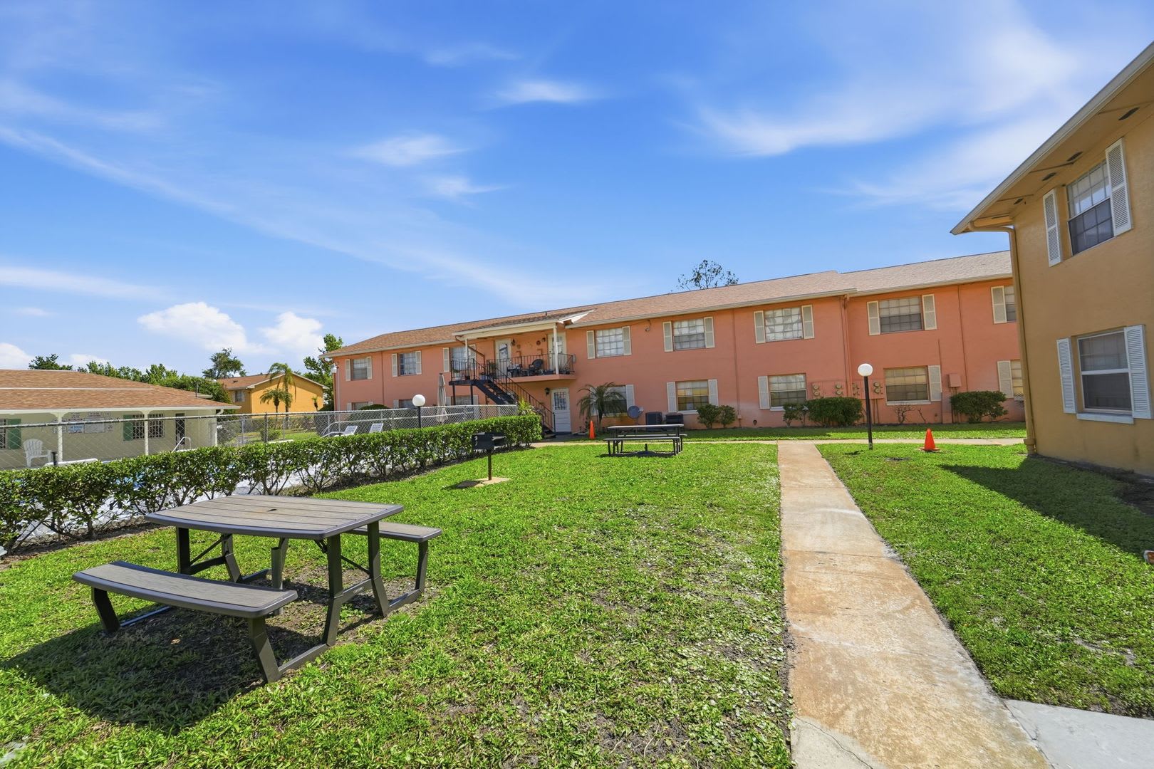 Modern & Spacious 2-Bedroom Apartment in Serene Oakridge Orlando – photo 4