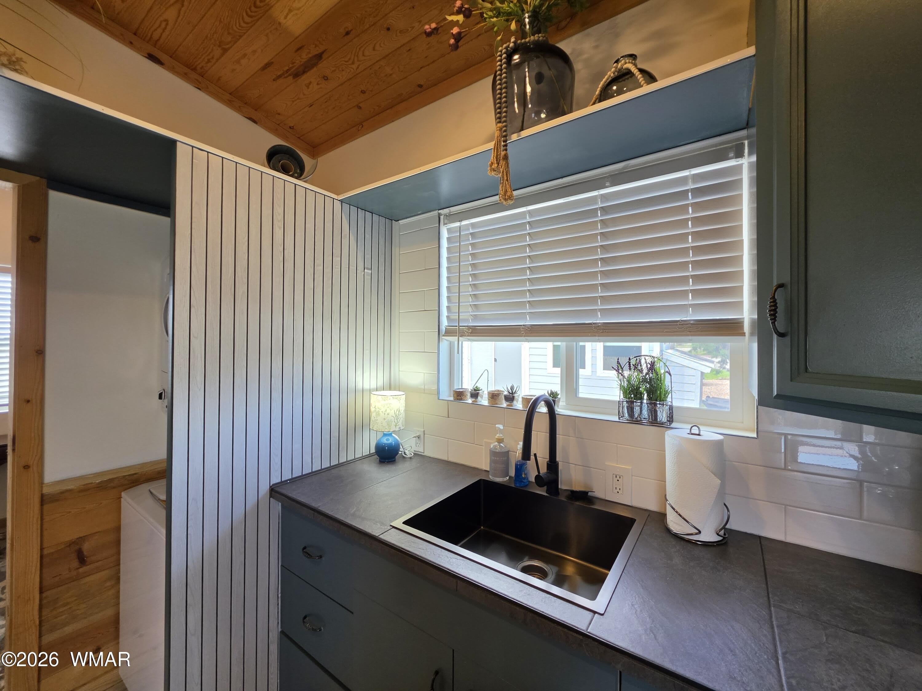1412 Amanda Drive – photo 2