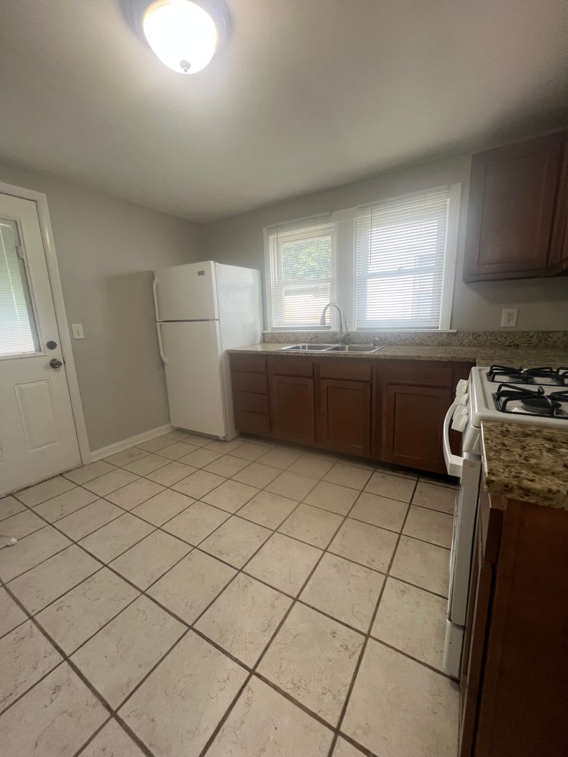 Charming 2 Bedroom 1 Bathroom Home Perfectly Blends Modern Updates With Bright Airy Living – photo 3