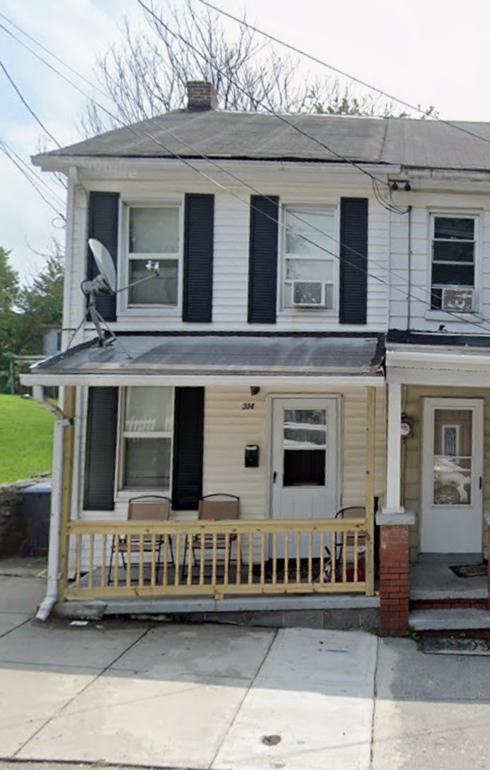 Bright 3 Bedroom, 1 Bath Single Family Home in Steelton, PA! – photo 1