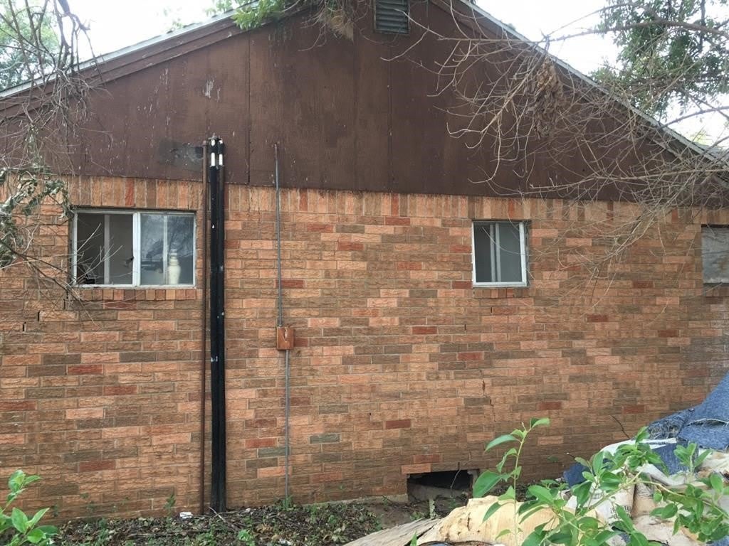 705 W 6Th Street – photo 2