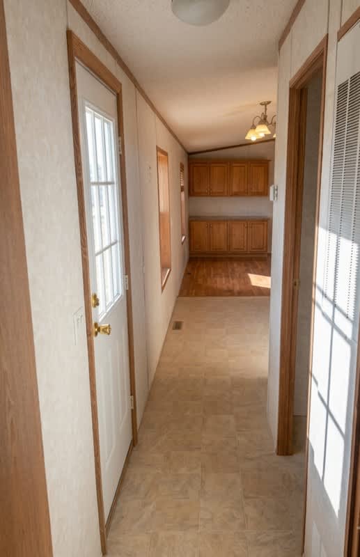 9 Hartland St N – photo 4