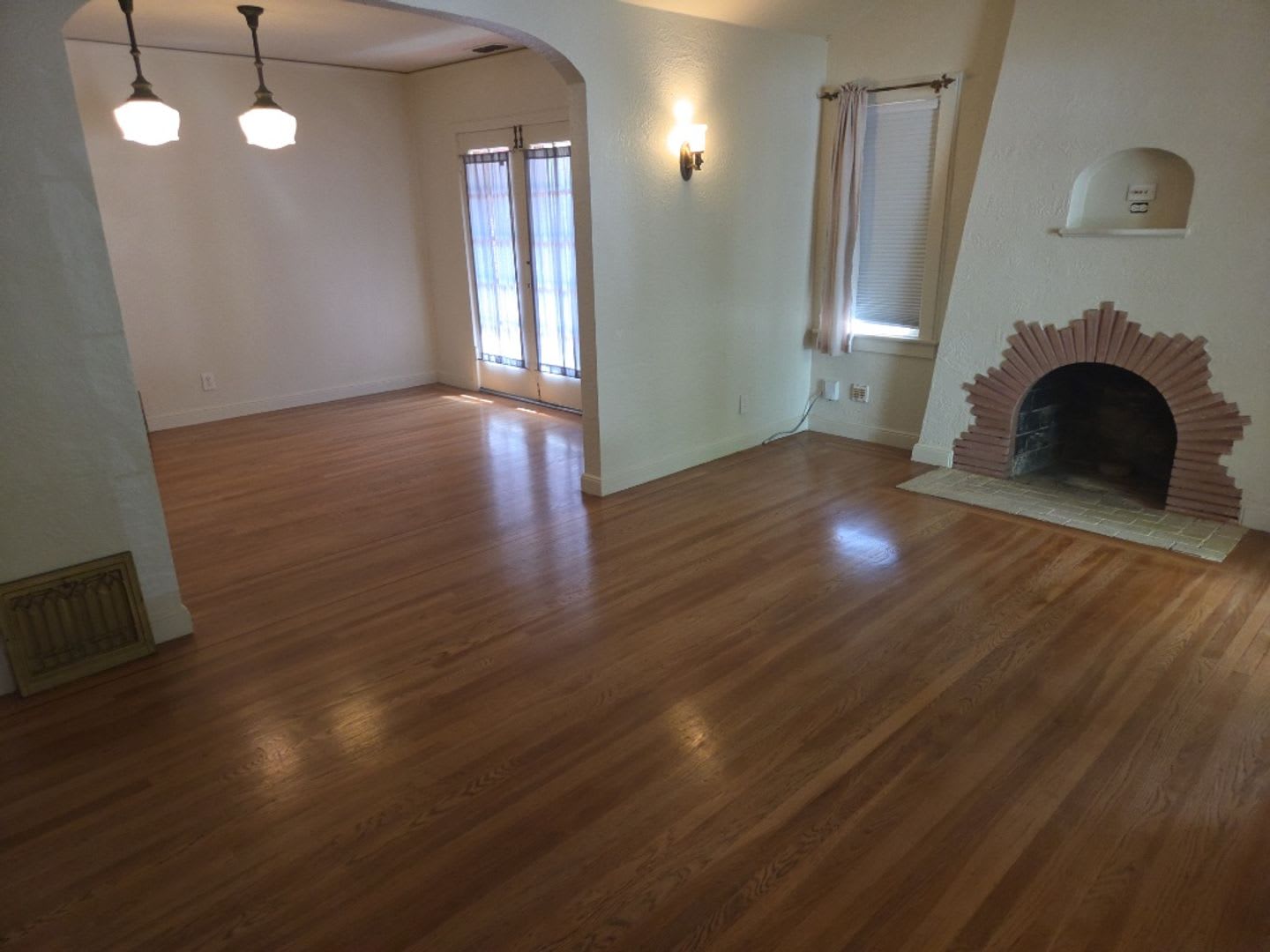 This Beautiful Land Park Home is a Charmer! – photo 4