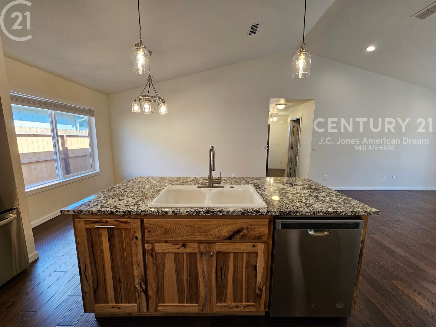 Close to Downtown Grants Pass – photo 5
