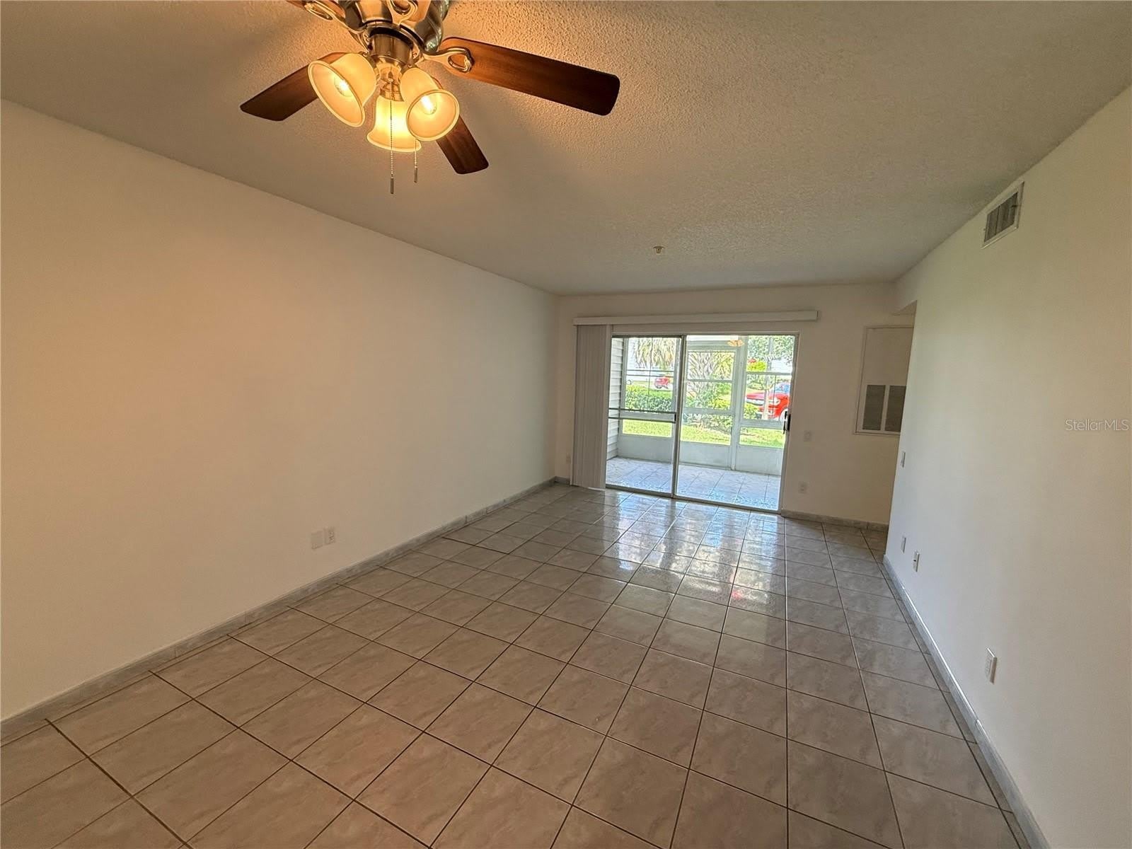 3900 SOUTHPOINTE Drive – photo 4