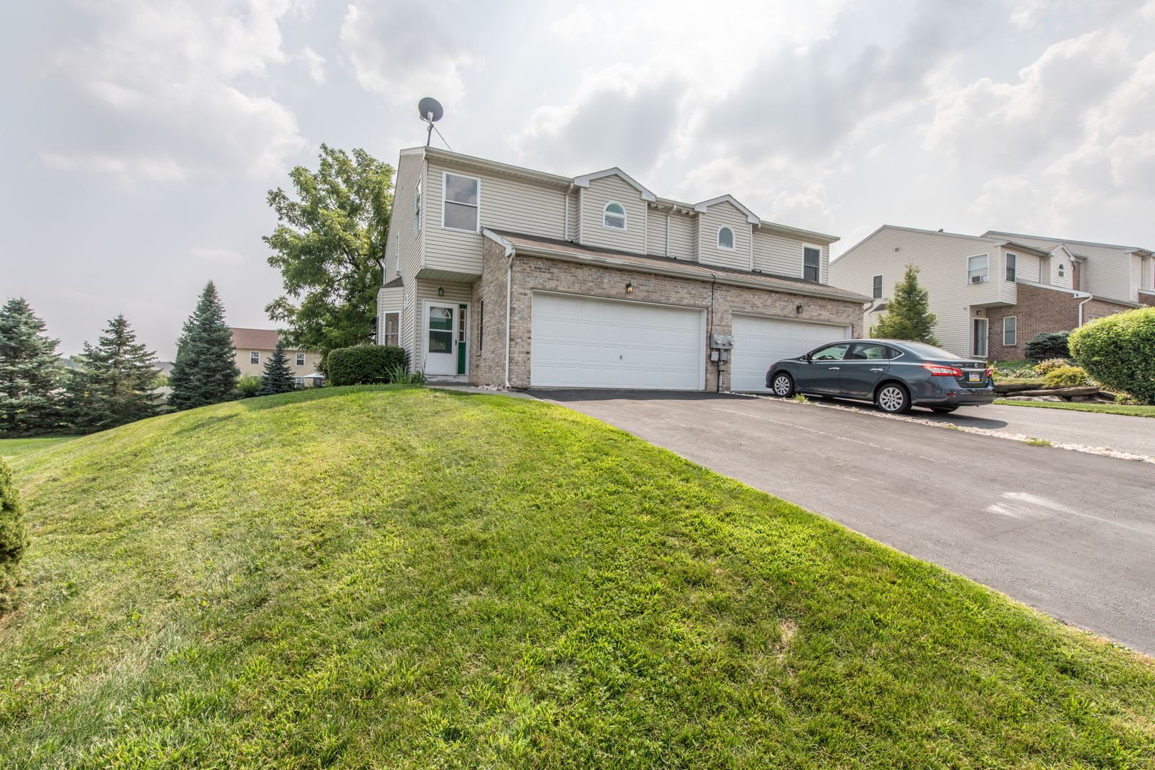 Beautifully Renovated 3 Bedroom 2.5 Bath Home in Desirable Wynne Field Estates – photo 2