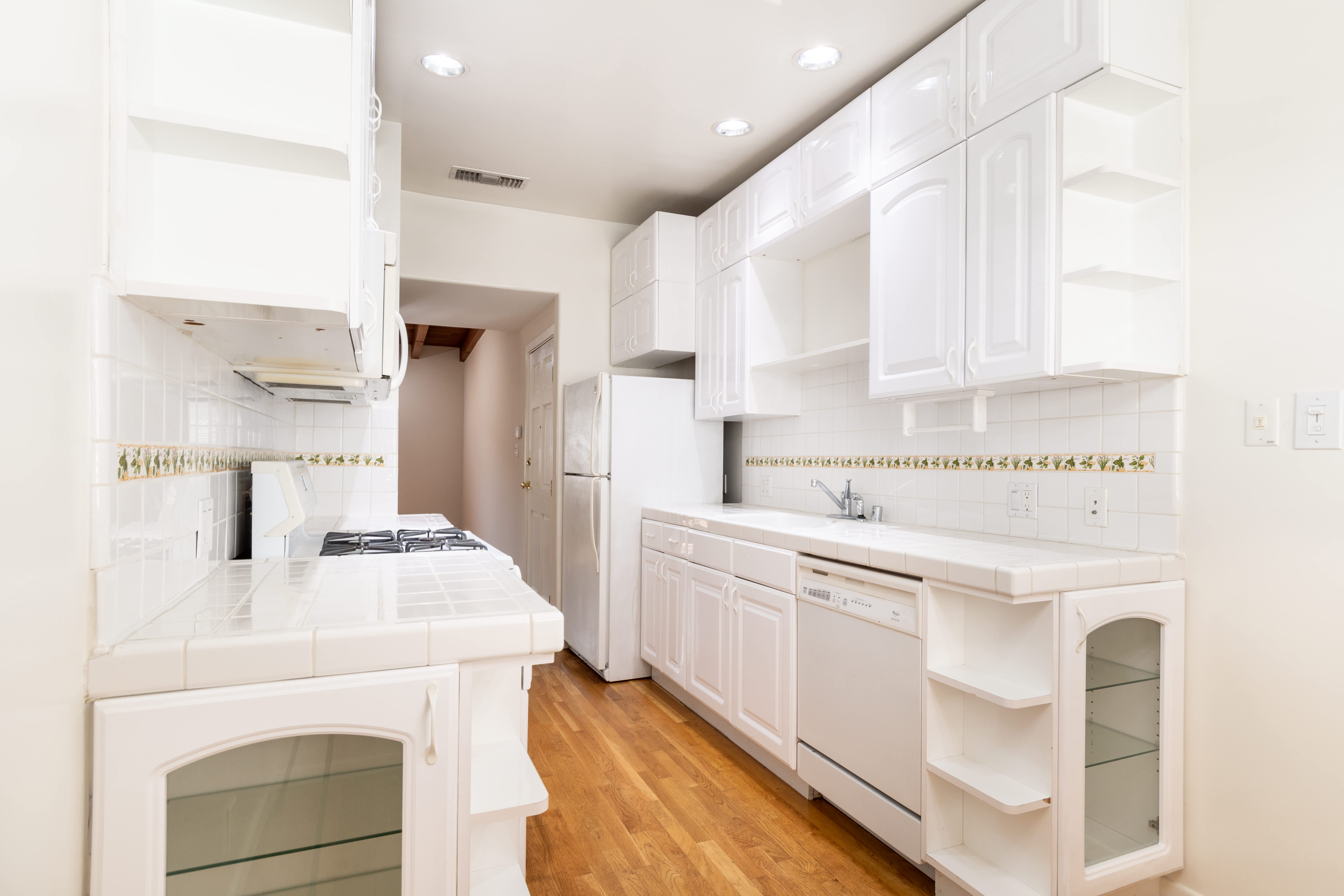 11669 Mayfield Avenue – photo 3