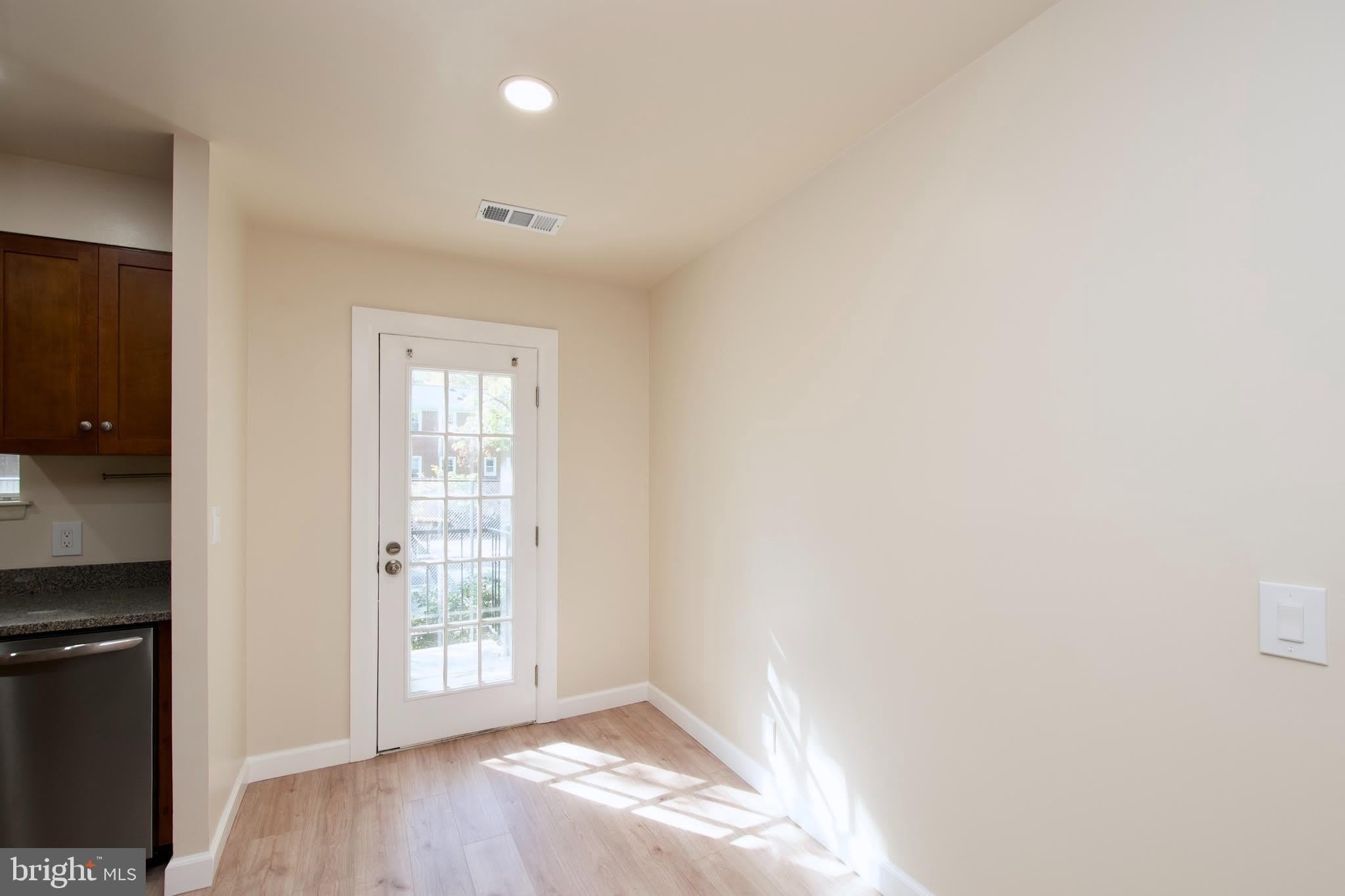 2812 S WAKEFIELD Street – photo 5