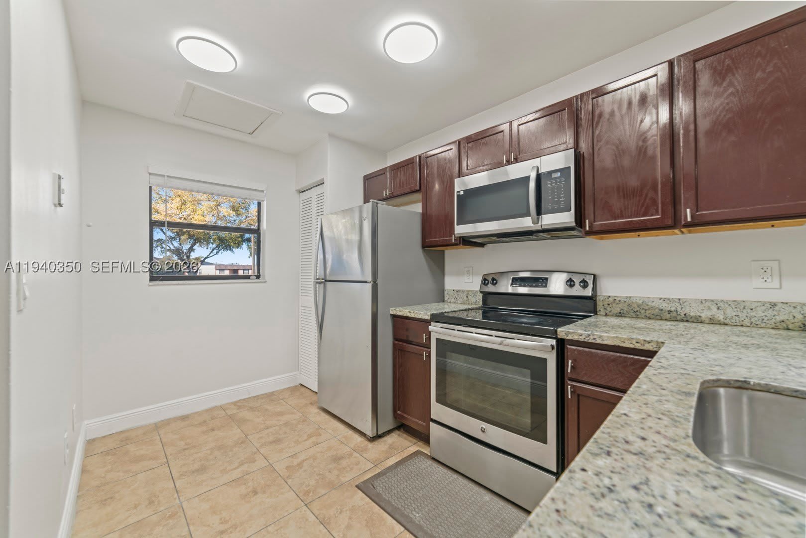 880 Ne 207Th Ter – photo 3