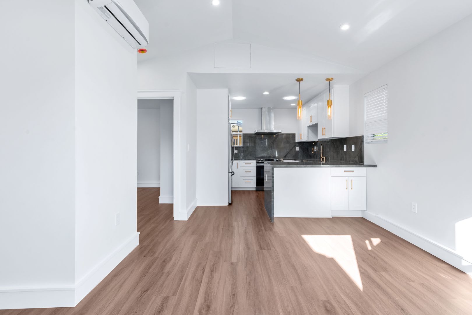 Beautifully Renovated 1-bedroom/ 1-bathroom ADU – photo 1