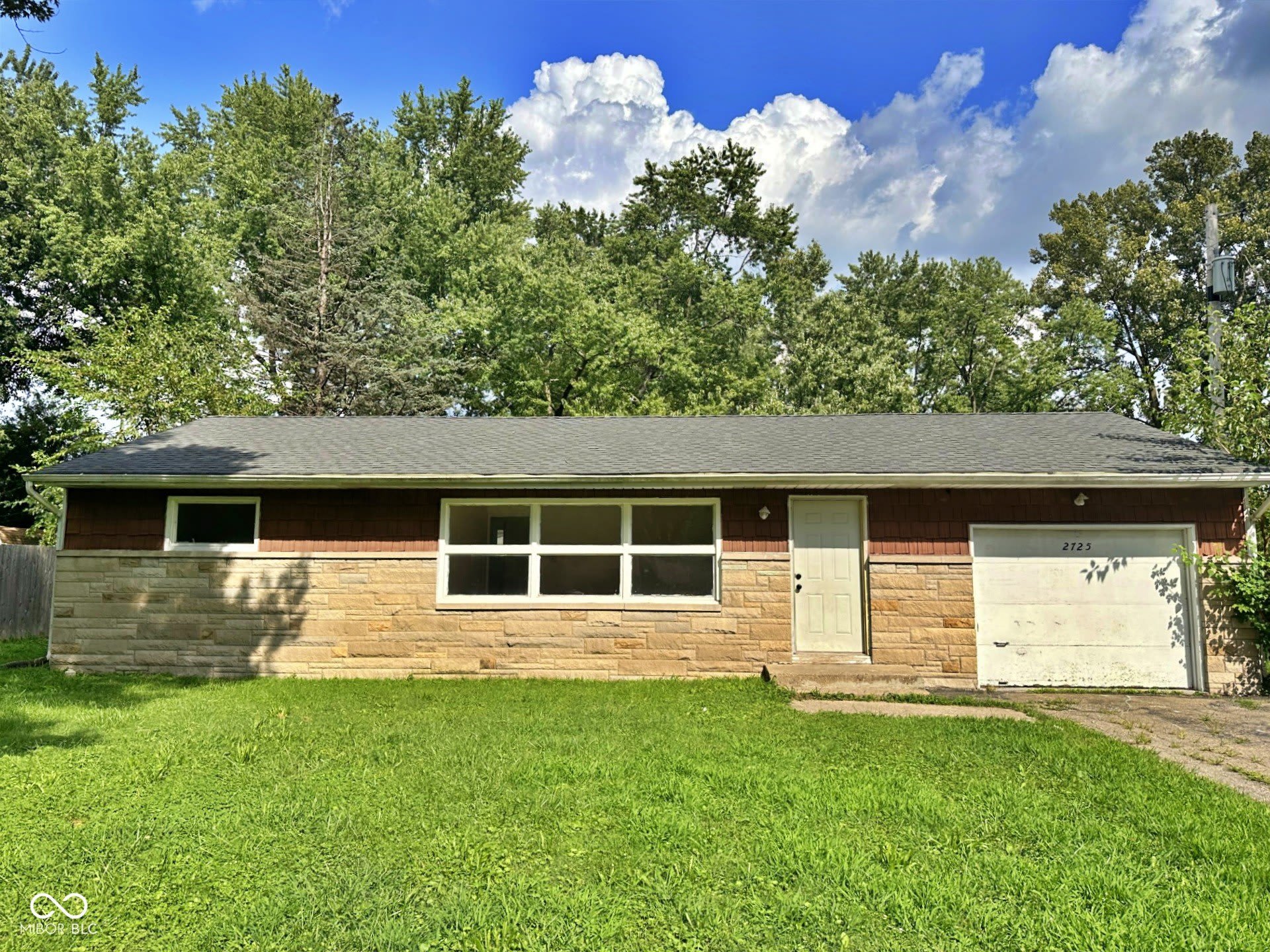 2725 Kristen Drive W – photo 1