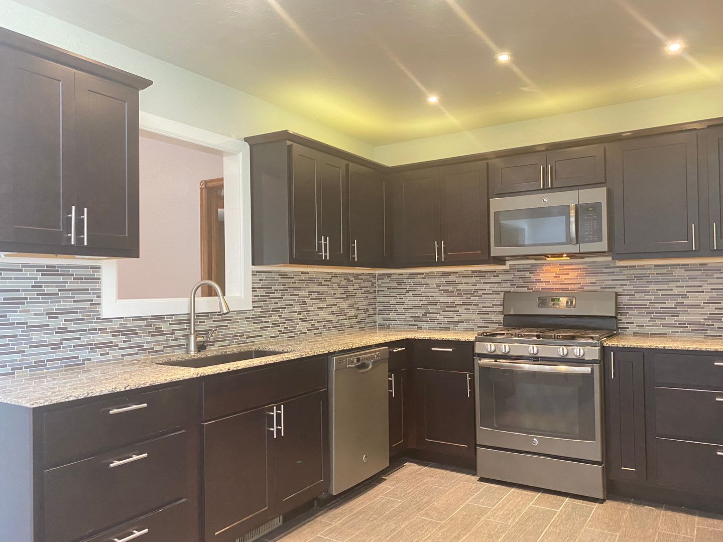 Coming Soon! Absolutely Gorgeous Home in Moore with Spacious Open Layout!! – photo 5