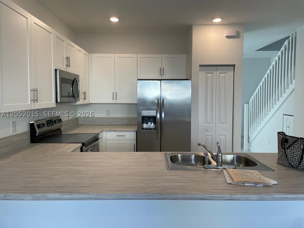 825 NE 211th St – photo 1