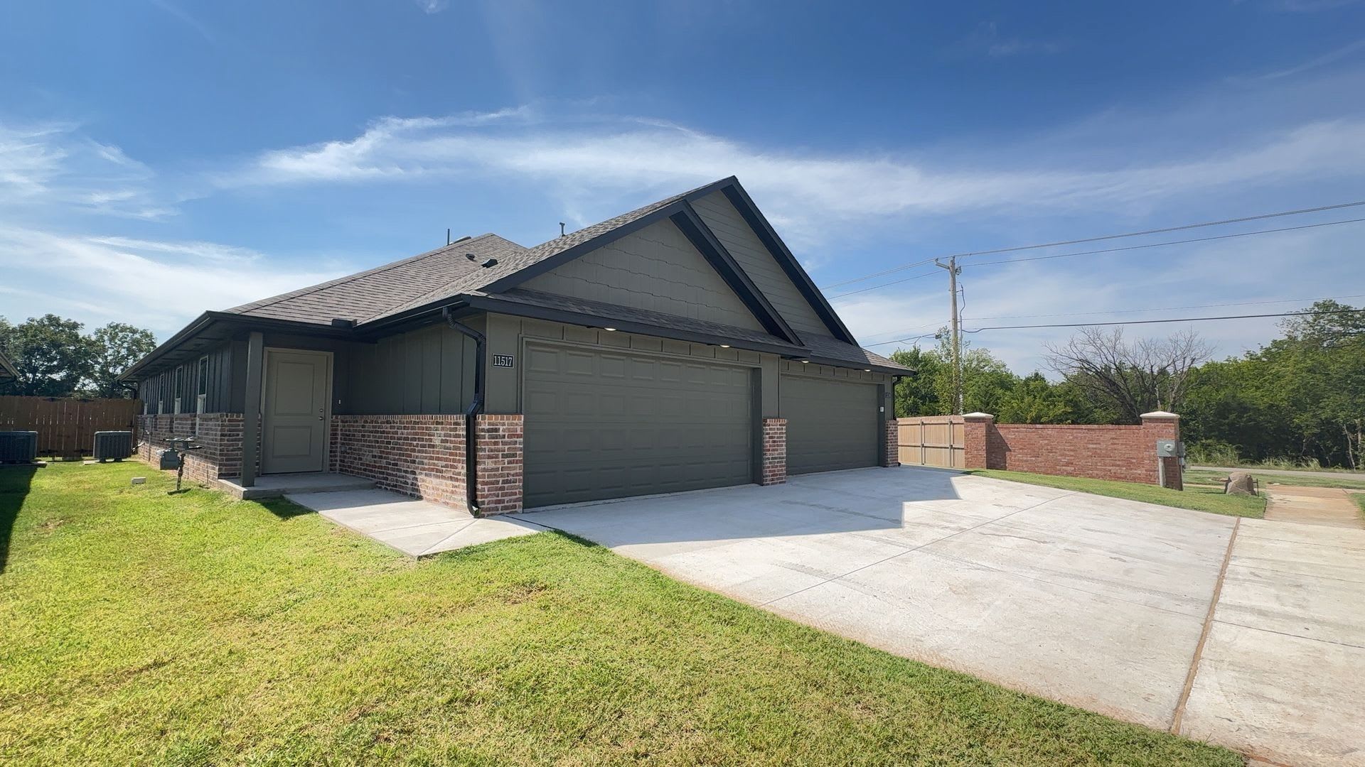 Welcome To Brand New Masonwood Featuring This 3 Bedroom 2 Bath 2 Car Garage Duplex In A Great Location Close To The Broadway Extension And Only 8 Minutes From Downtown Okc – photo 2