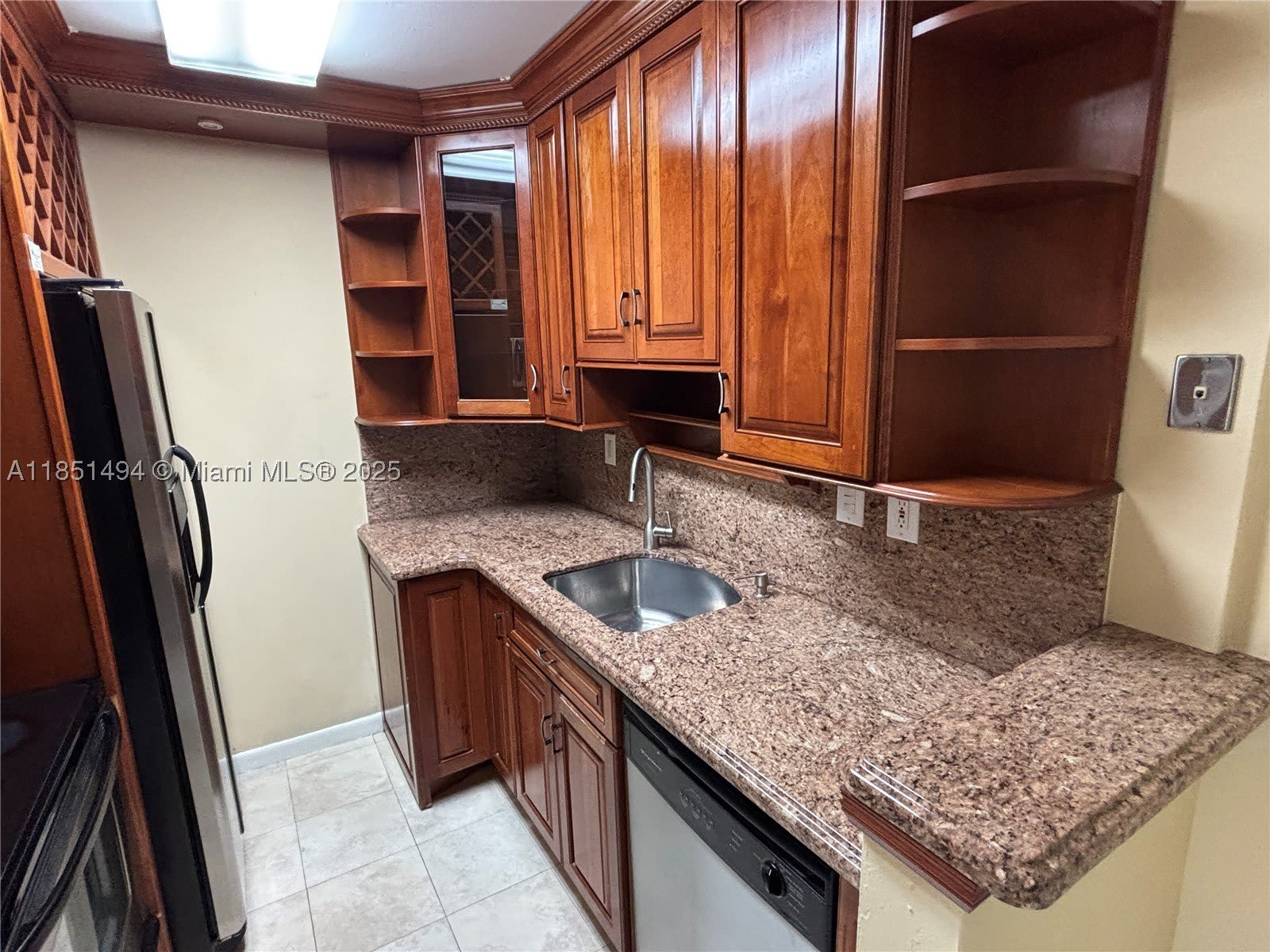 10810 N Kendall Dr – photo 4