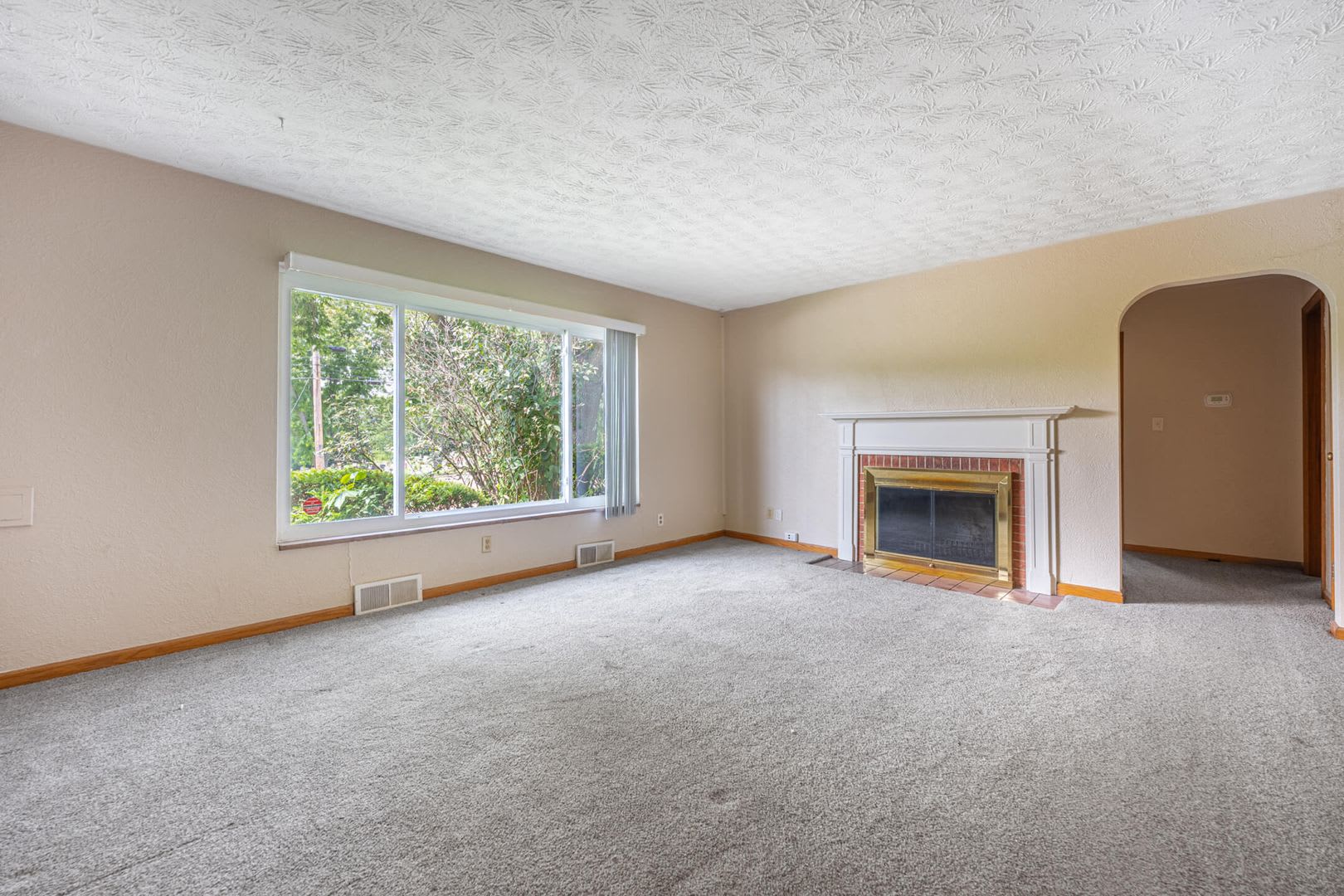 Quaint Duplex with a private Basement, Garage Space & Patio – photo 2