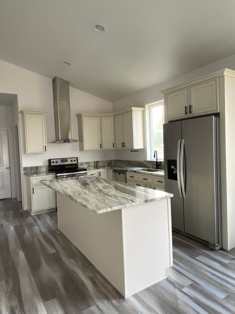 Nearly new 2 bedroom with garage – photo 3