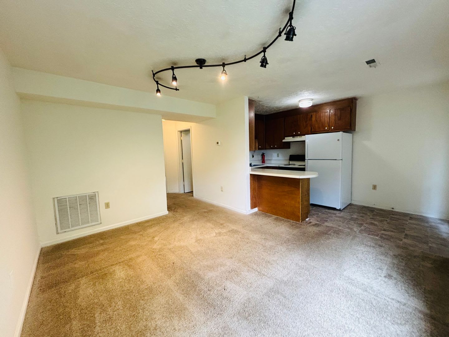 4 Bedroom 2 Bath Townhouse – photo 2