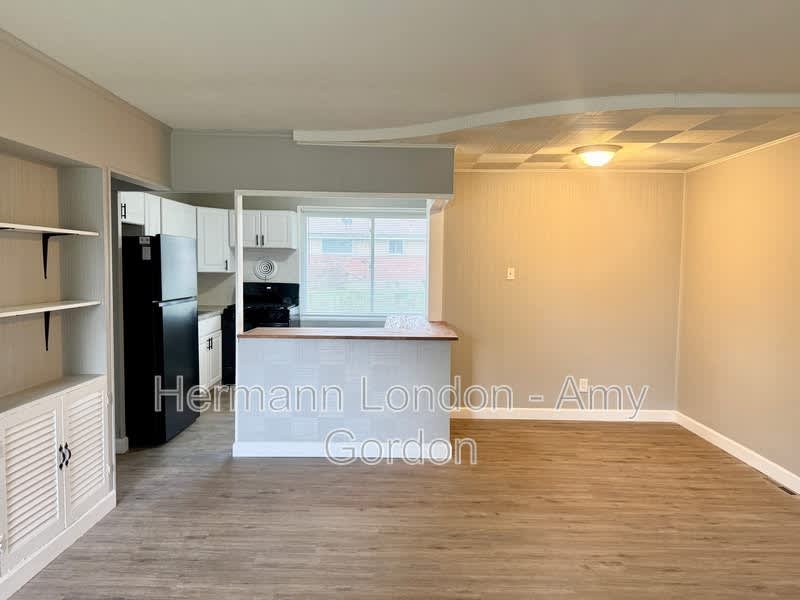 2247 Lovett Dr. – photo 4