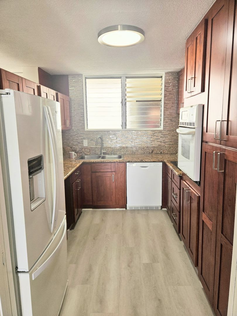 Stunning Newly Renovated 2BR/2BA Condo in Waikiki with Ocean & Mountain Views – photo 2
