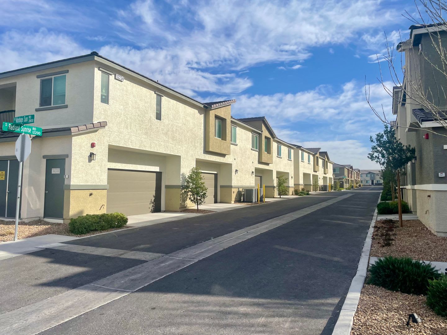 3 bed 2 bath 2 car garage Townhome "On the Strip" South Las Vegas Blvd – photo 2