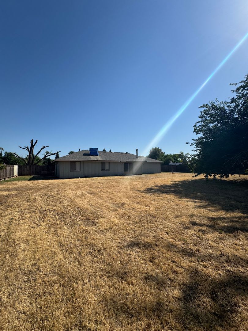 Charming 3 Bed, 2 Bath Home on a large late in Madera Estates Rent – photo 2