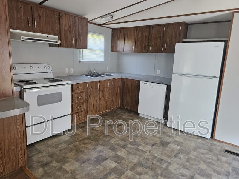 922 Palmer Ct – photo 2