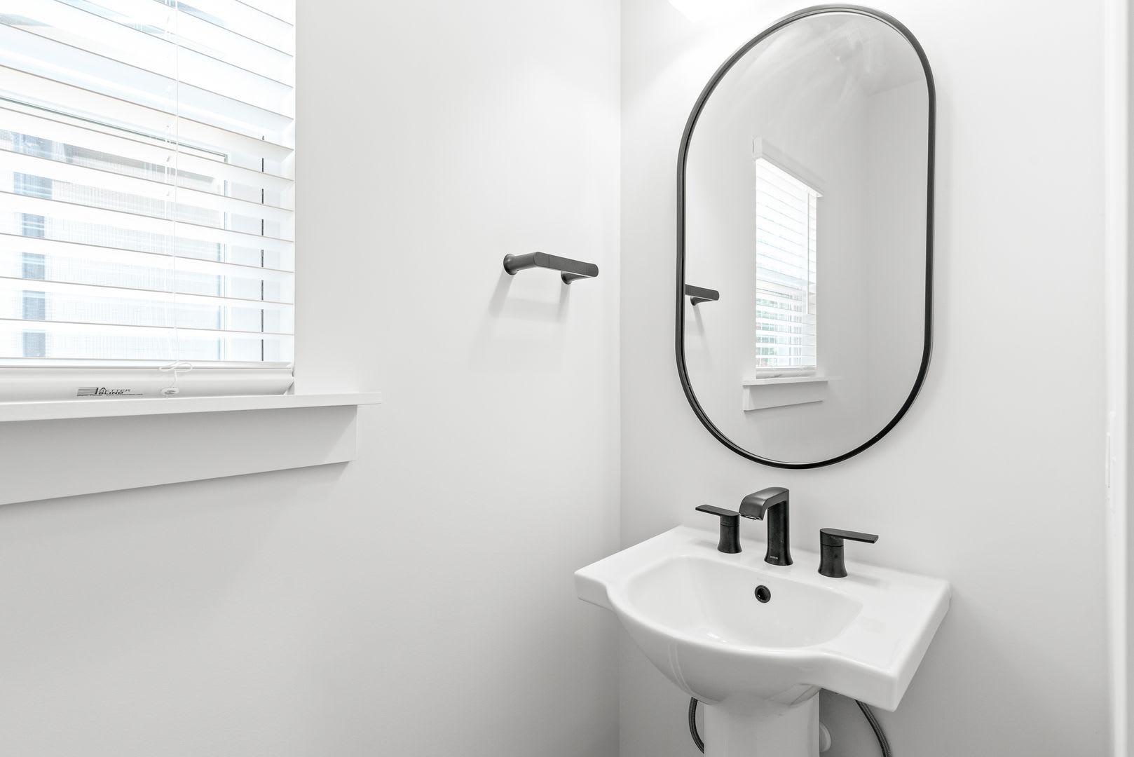 Move In Ready Modern Townhome – photo 4