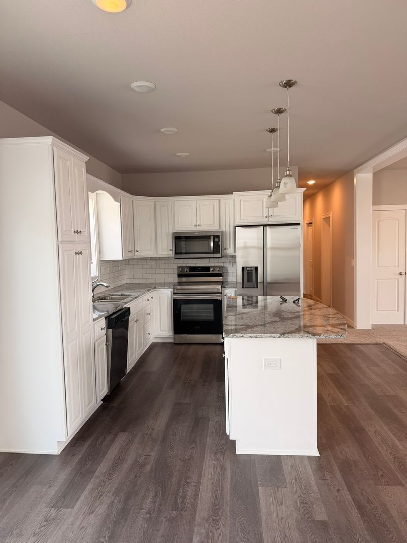 Modern, spacious, and move-in ready—this is the rental you’ve been waiting for! – photo 4