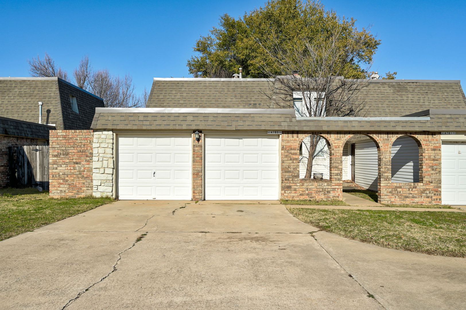 Charming and Spacious 2BD/1.5BTH Duplex Near Lake Hefner – Perfectly Located for Shopping and Dining – photo 3