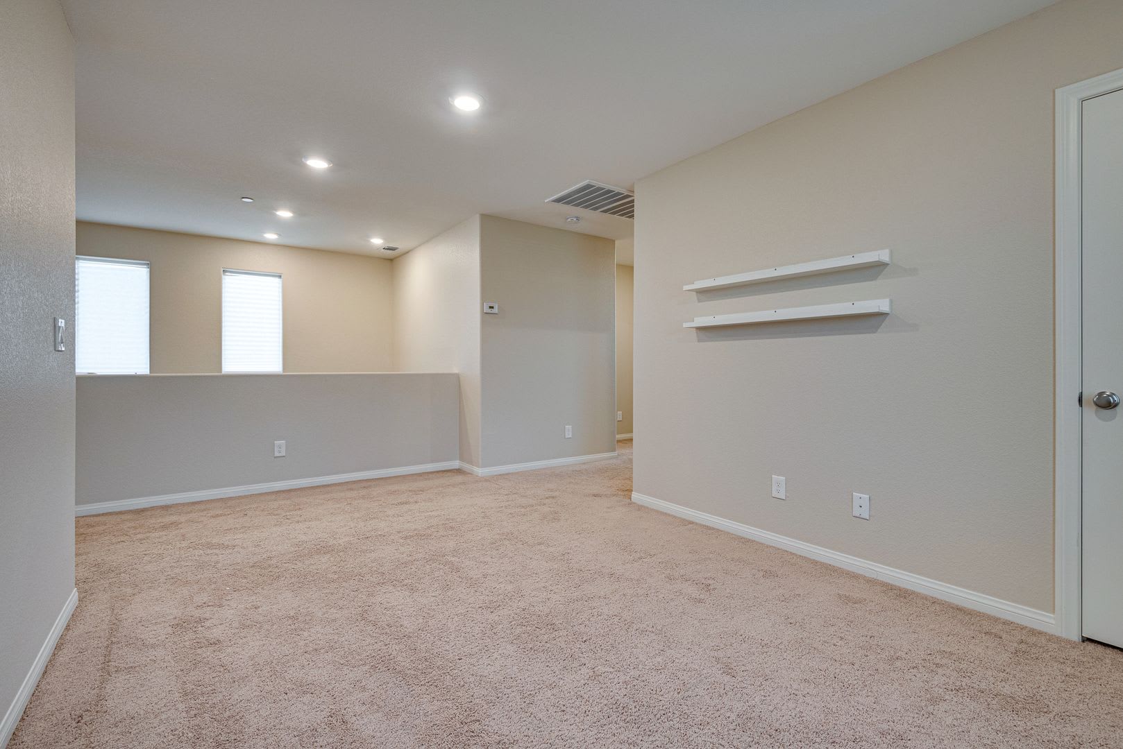 Beautiful 4-bedroom, 3-bath single-family home located in a gated community – photo 4