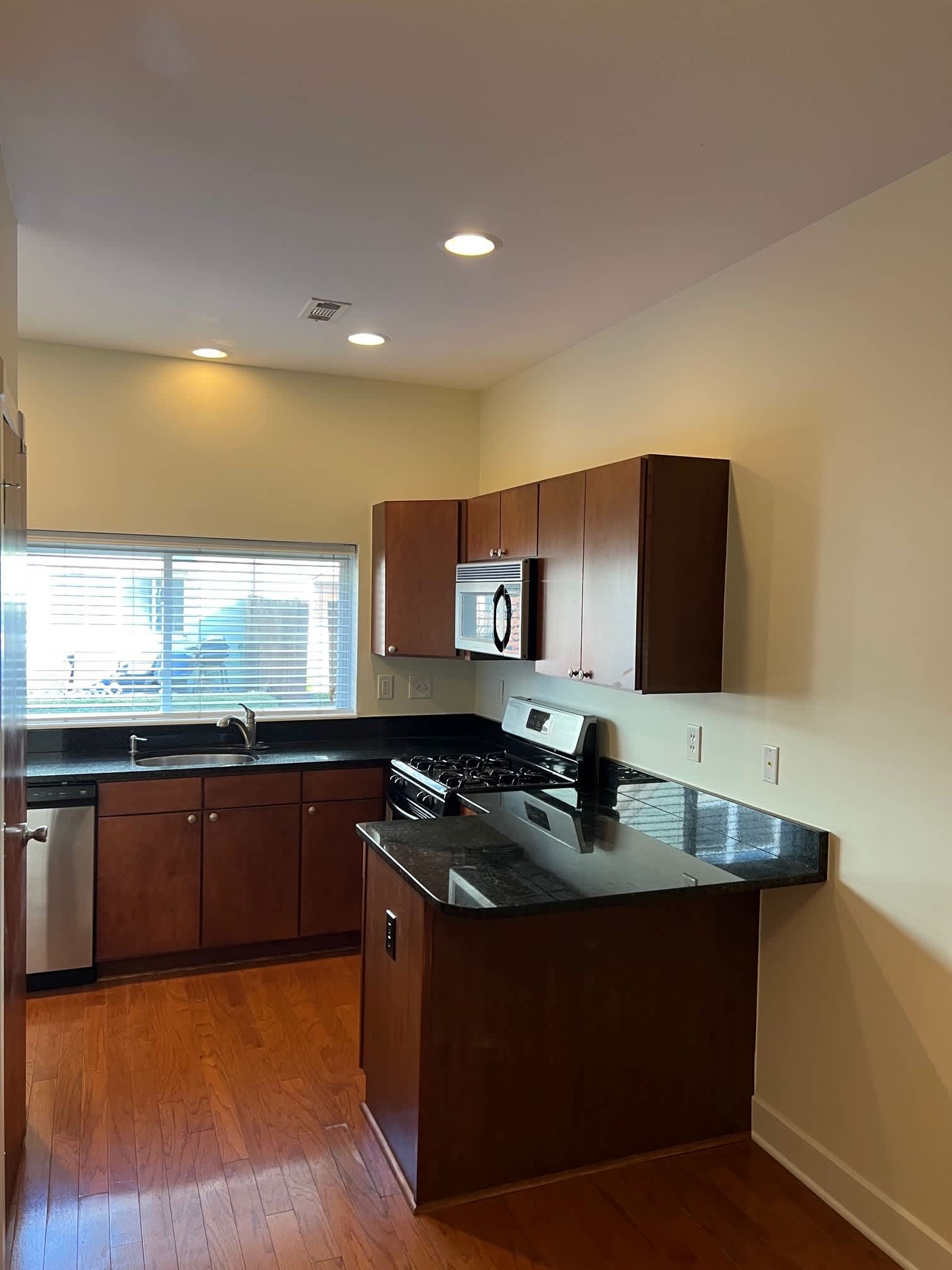 1088 Perry St – photo 4