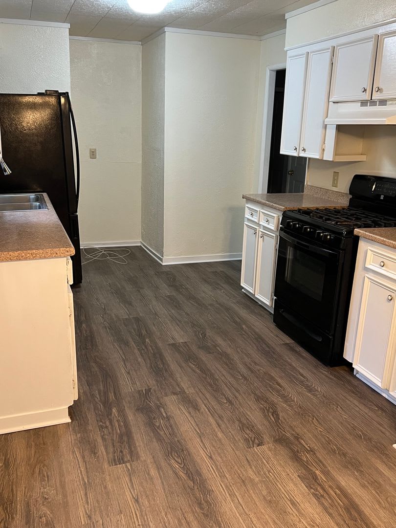 3 Bedroom, 1 Bath – photo 3